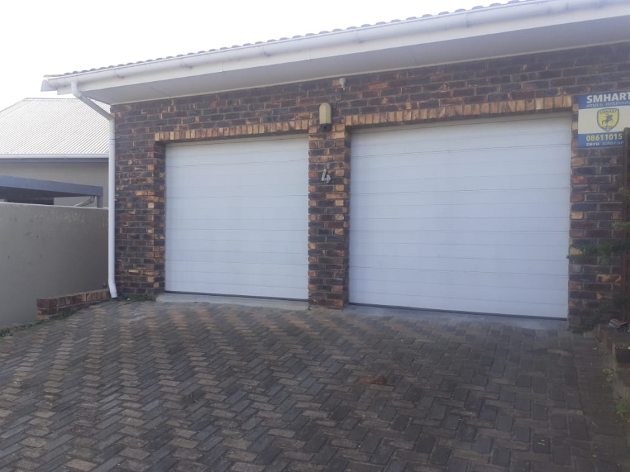 To Let 3 Bedroom Property for Rent in Wavecrest Eastern Cape